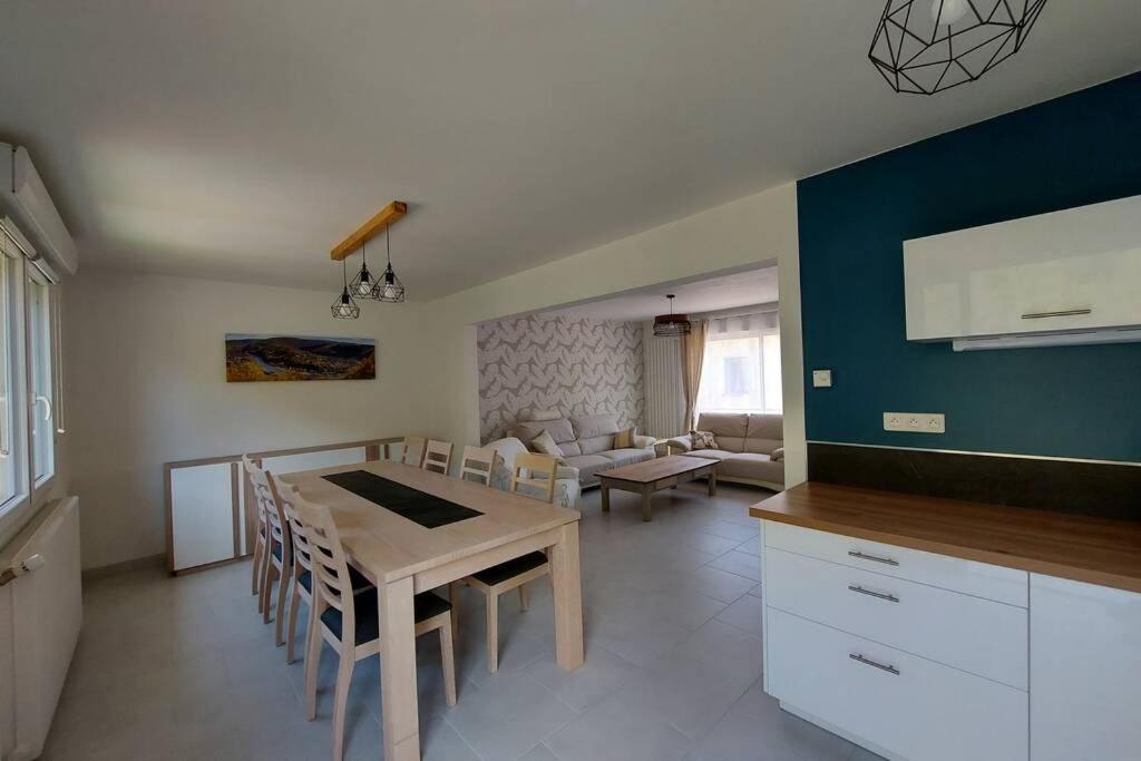Gite En Bord De Meuse มงแตร์เม ภายนอก รูปภาพ